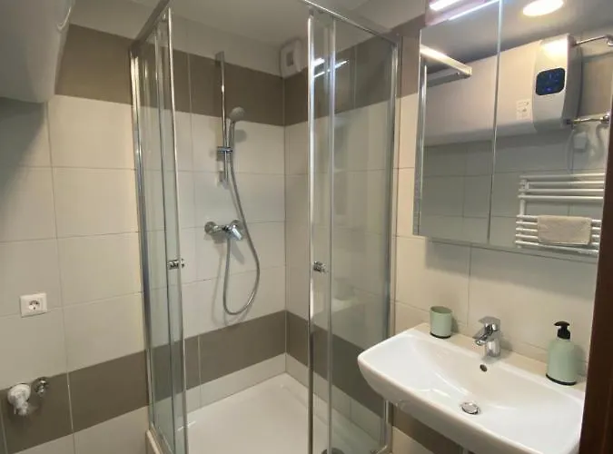 The 9th Floor שיופוק